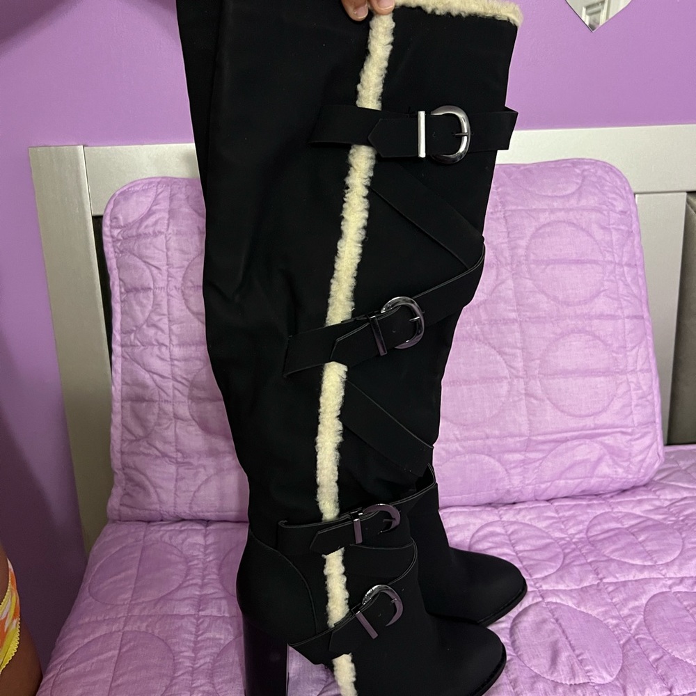 Blk suede boots